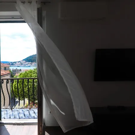 3-bedroom Penthouse Apartment *