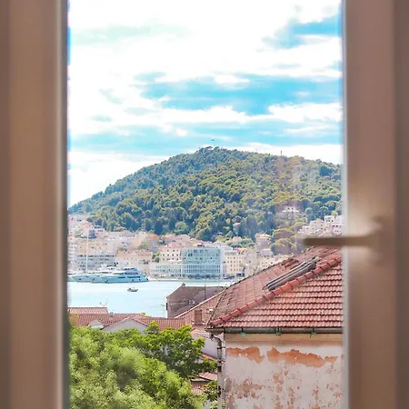 3-bedroom Penthouse Apartment *